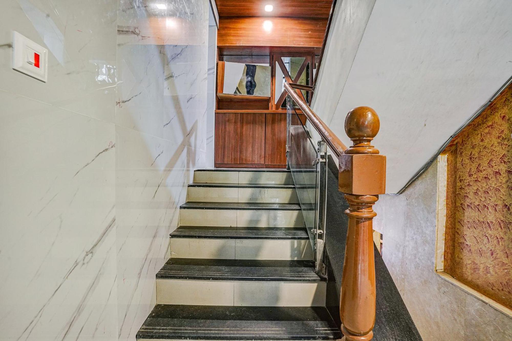 Fabexpress Yatri Inn - Navi Mumbai Turambhe Екстер'єр фото
